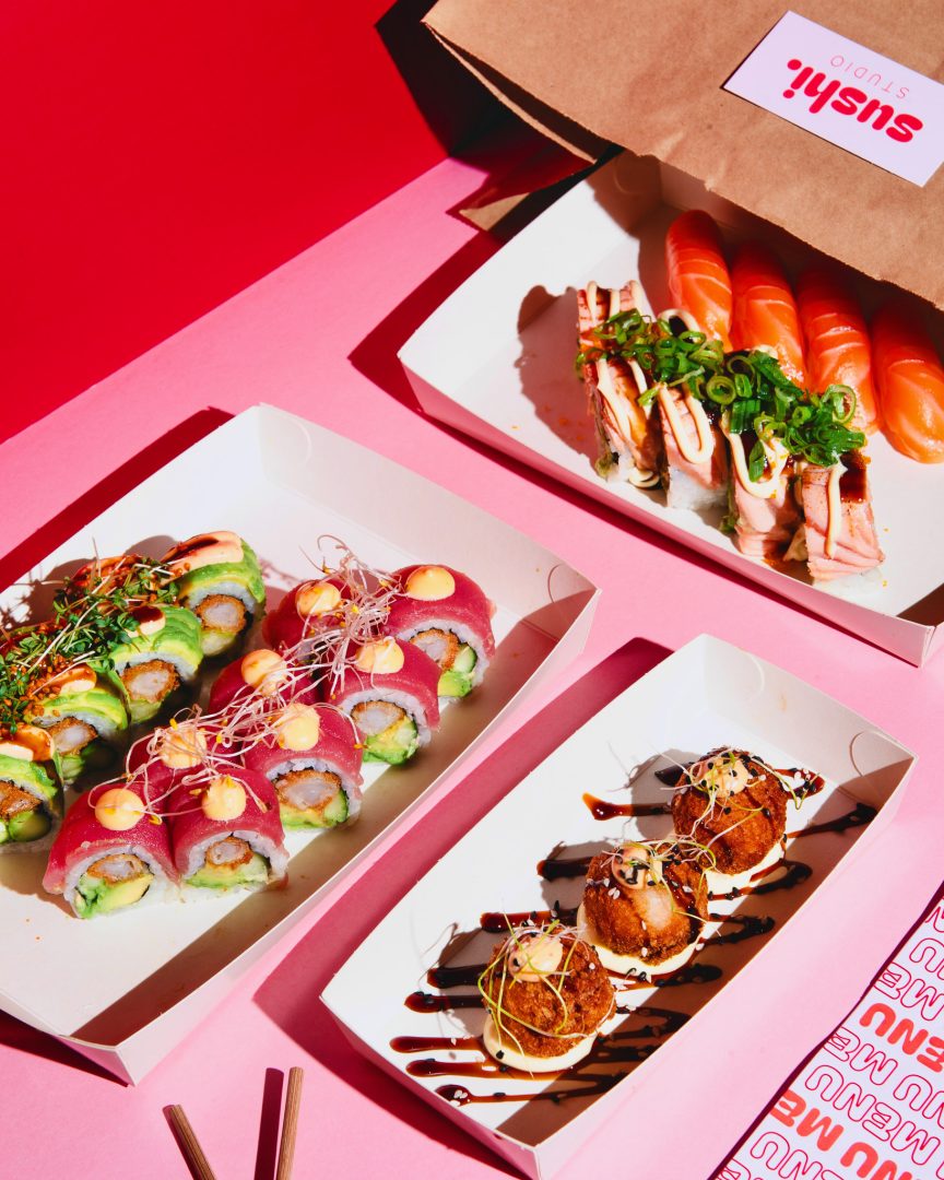 Takeaway sushi fra Sushi Studio i Aarhus. Der er forskellige af vores ruller på billedet